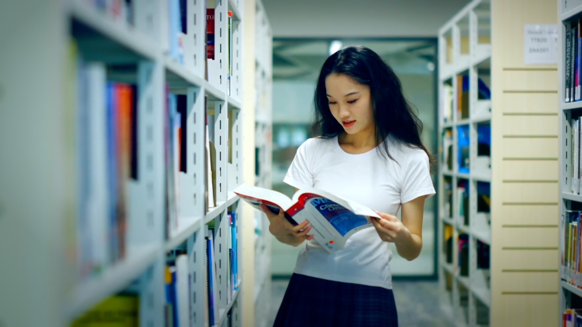 dreambox studio branding communications, this scene is from a video production of CSCEC for Singapore Institute of Technology. A girl in the library of SIT.
